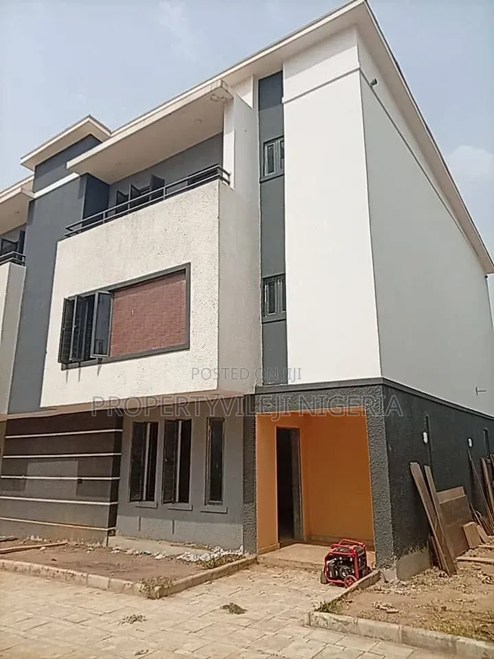 4bdrm Duplex in Kaura for rent