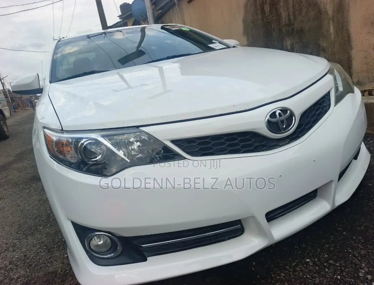 Toyota Camry SE 4dr Sedan (2.5L 4cyl 6A) 2013 White