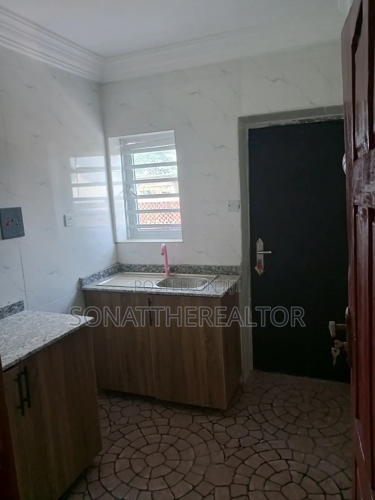 3bdrm Duplex in Arapaja, Akala Express for rent