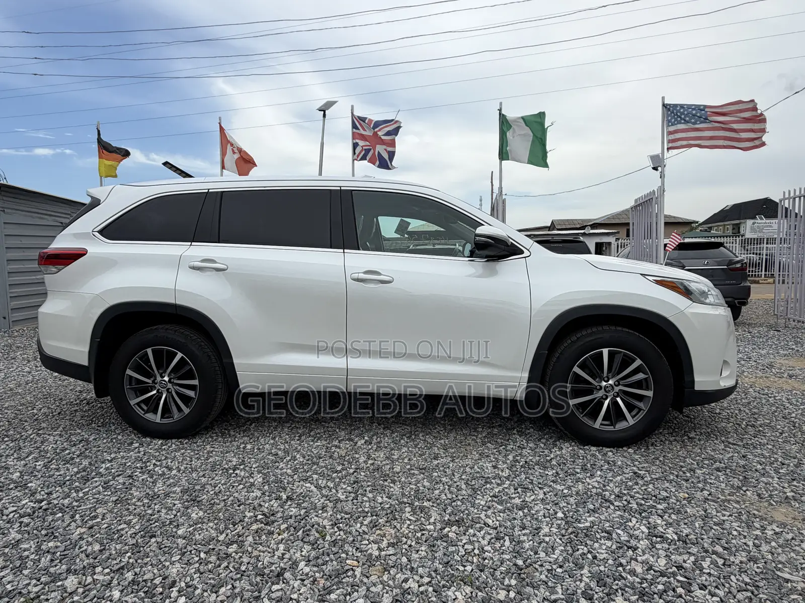Toyota Highlander XLE 4x2 V6 (3.5L 6cyl 8A) 2017 White
