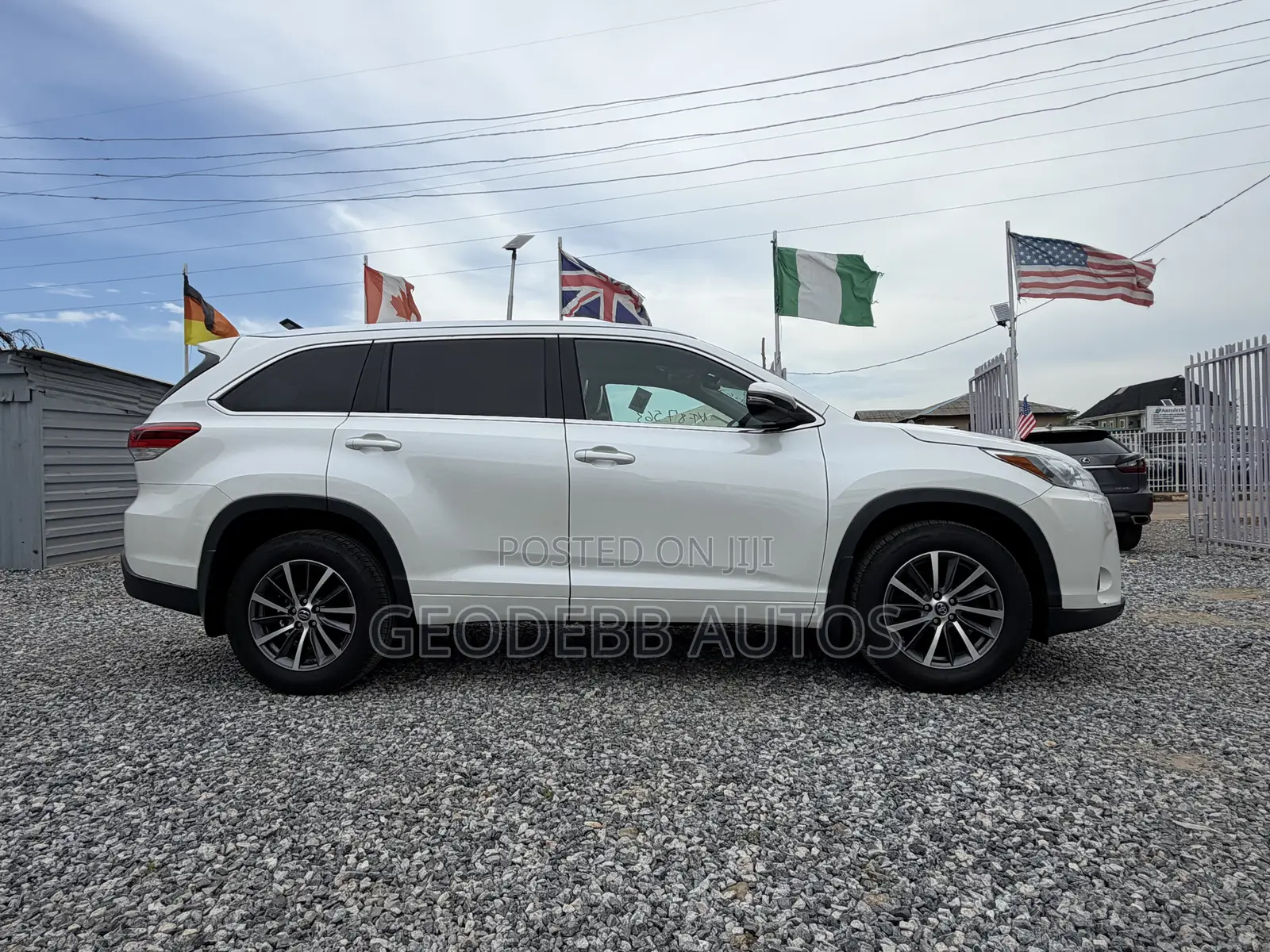 Toyota Highlander XLE 4x2 V6 (3.5L 6cyl 8A) 2017 White