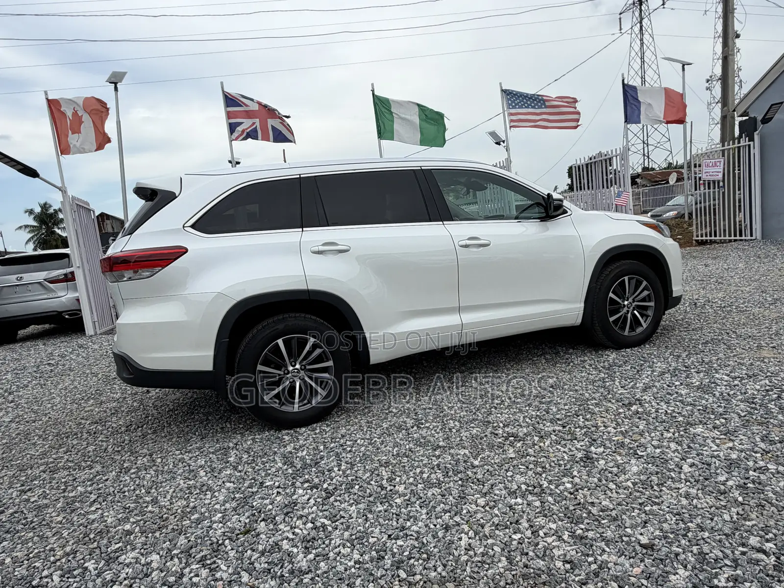 Toyota Highlander XLE 4x2 V6 (3.5L 6cyl 8A) 2017 White