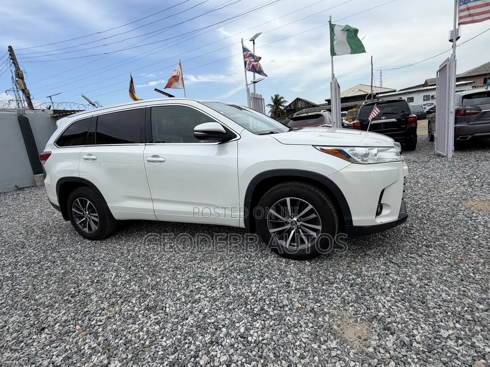 Toyota Highlander XLE 4x2 V6 (3.5L 6cyl 8A) 2017 White
