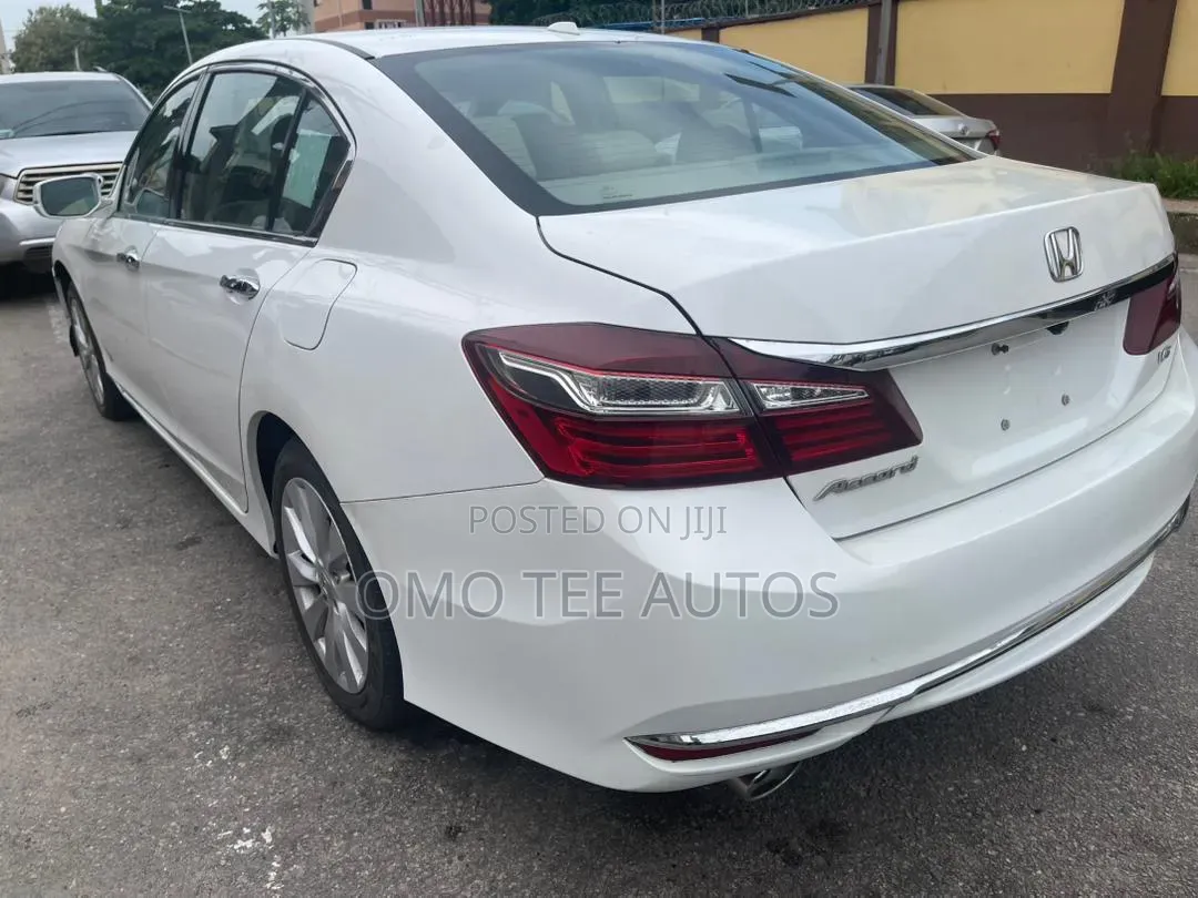 Honda Accord EX-L V-6 4dr Sedan FWD (3.5L 6cyl 6A) 2016 White