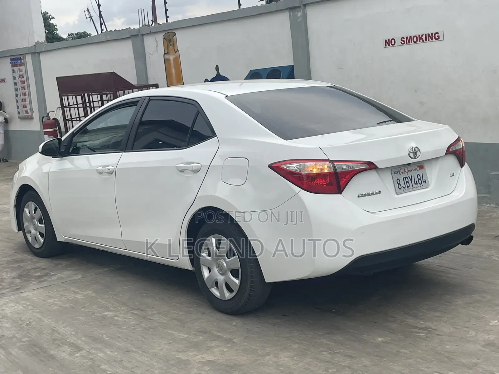 Toyota Corolla LE Eco (1.8L 4cyl 2A) 2018 White