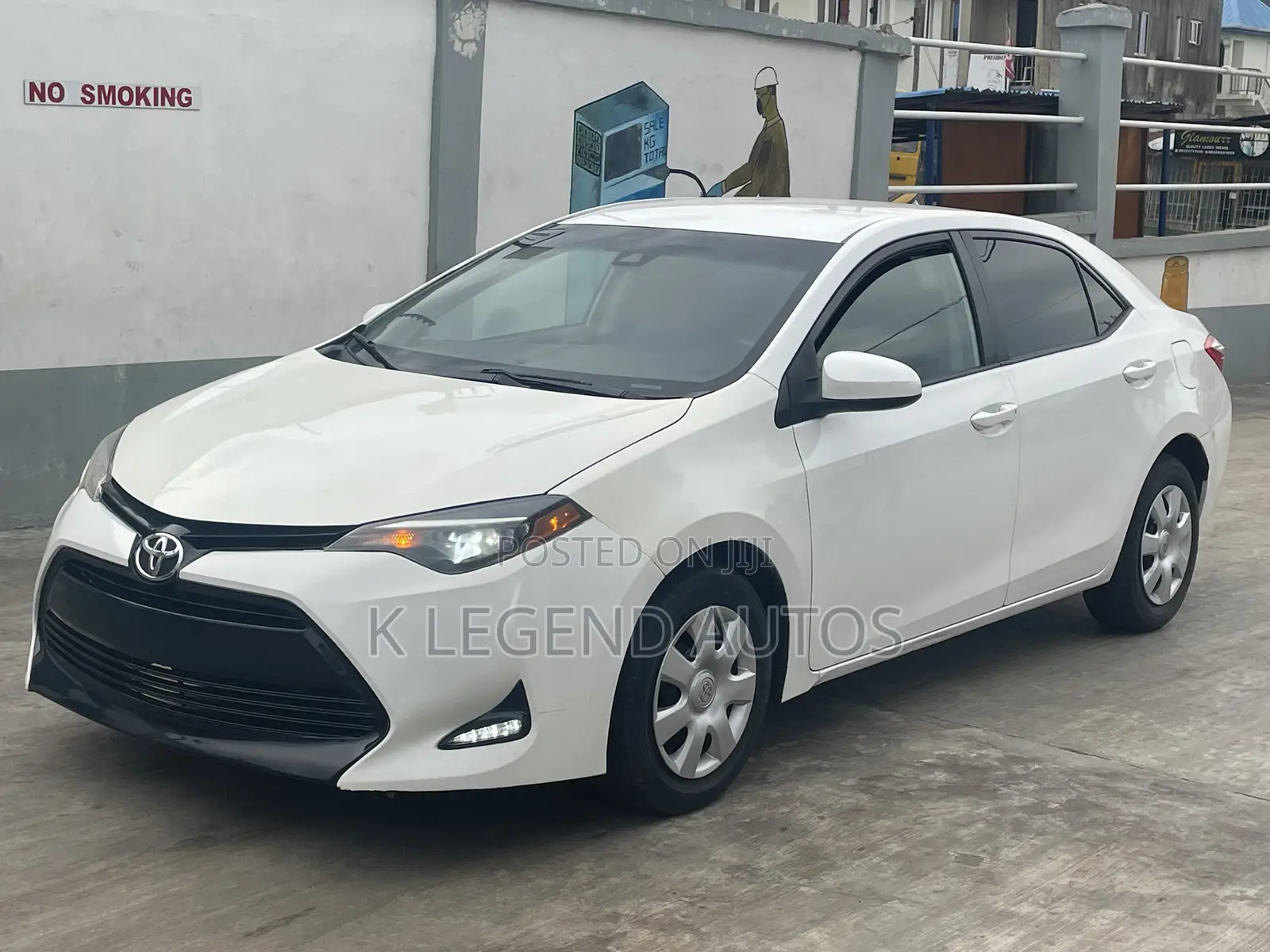 Toyota Corolla LE Eco (1.8L 4cyl 2A) 2018 White