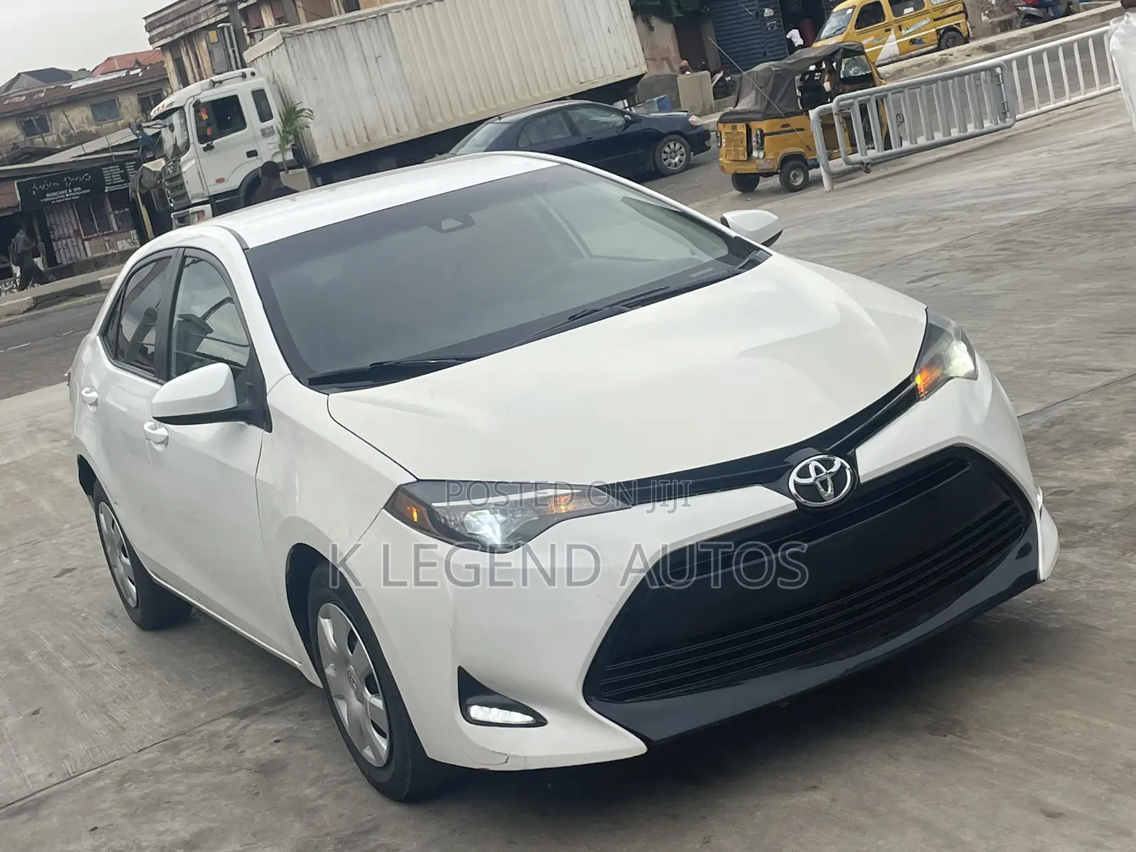 Toyota Corolla LE Eco (1.8L 4cyl 2A) 2018 White