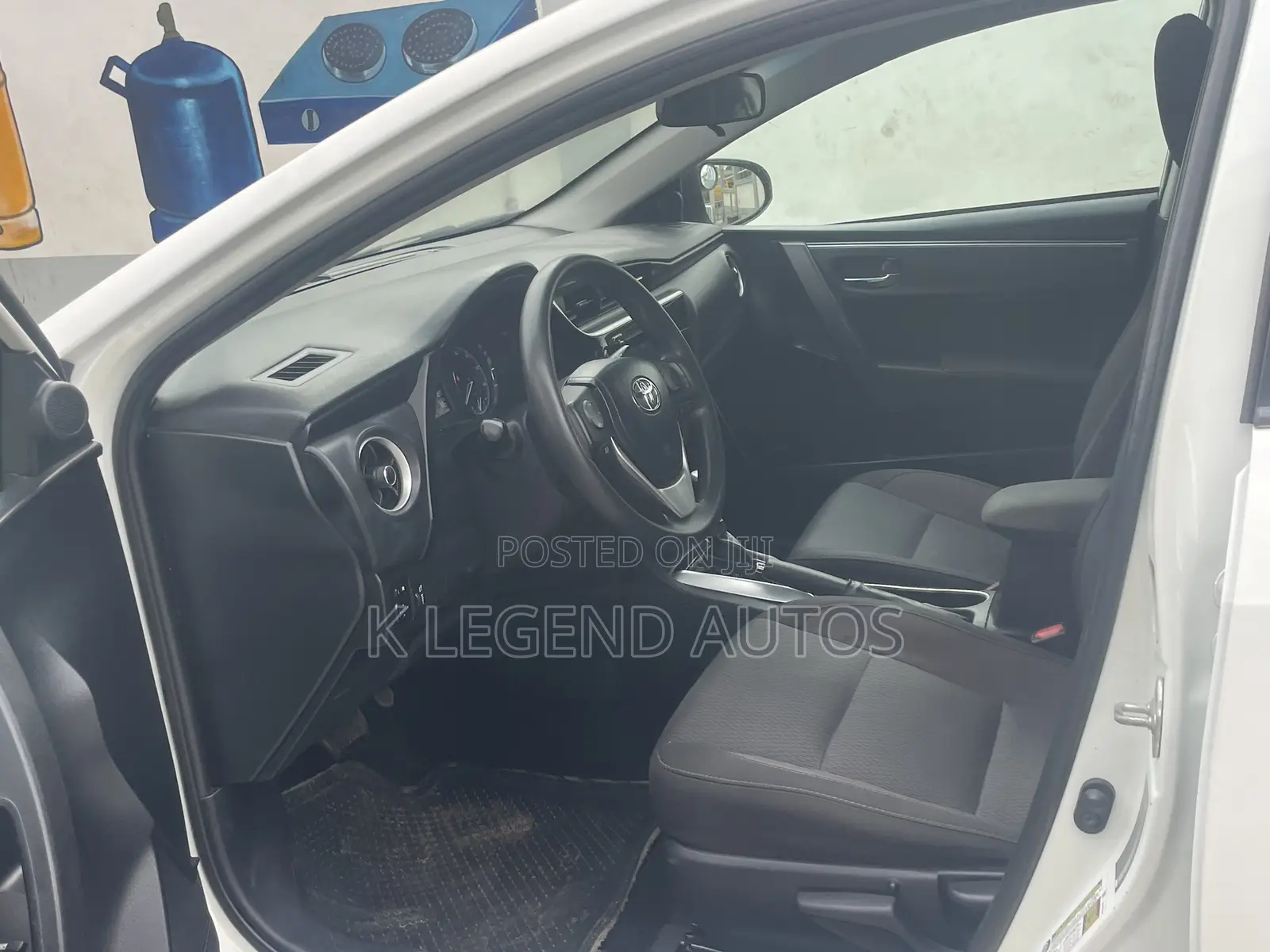 Toyota Corolla LE Eco (1.8L 4cyl 2A) 2018 White