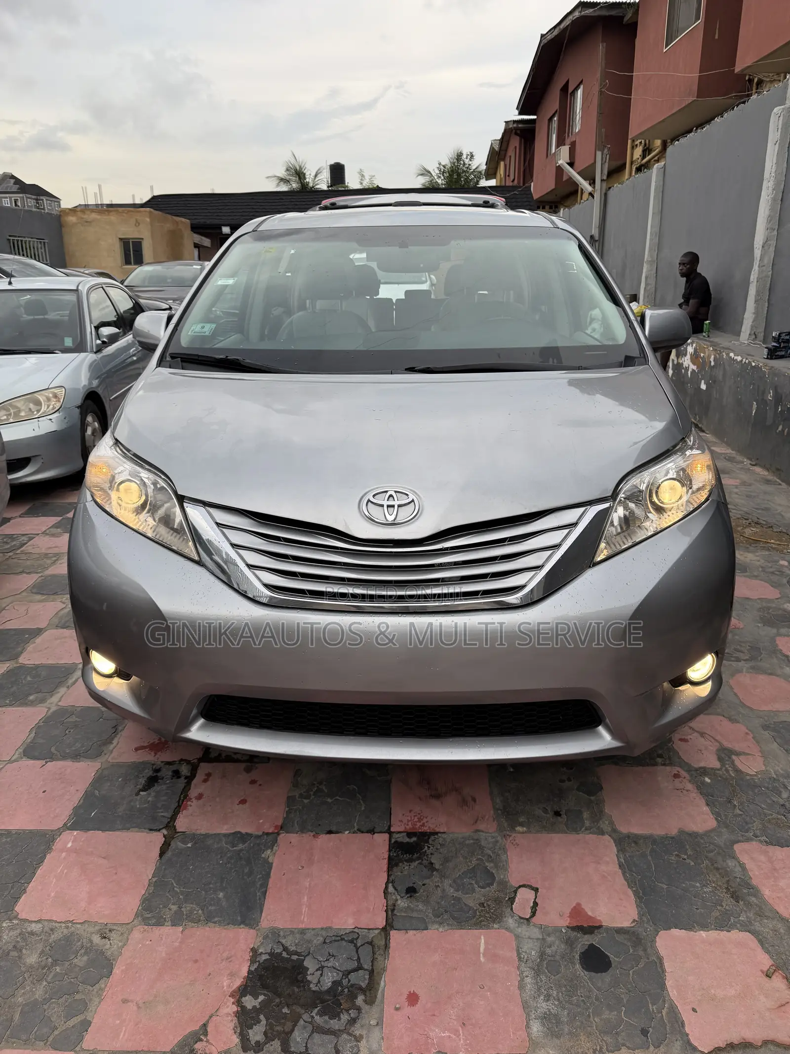 Toyota Sienna Limited FWD 7-Passenger 2013 Silver