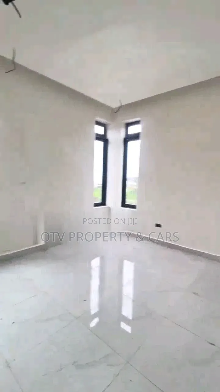 2bdrm Apartment in Lekki Phase 1 for sale