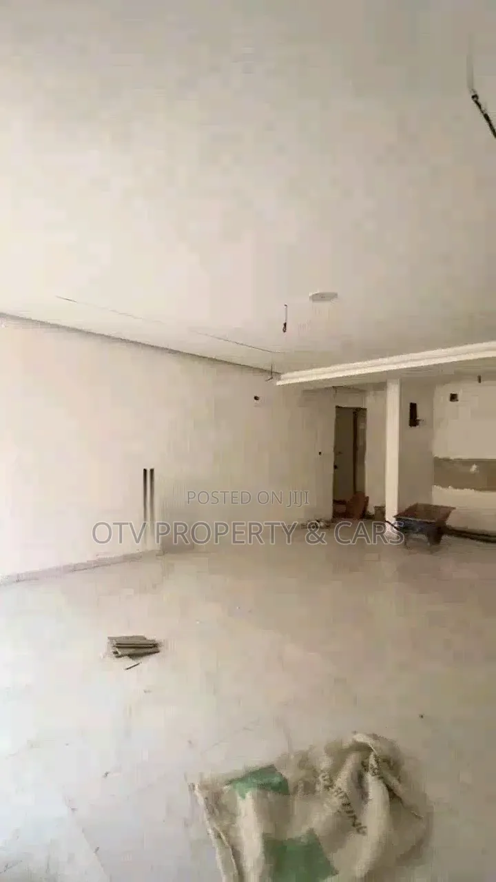 2bdrm Apartment in Lekki Phase 1 for sale