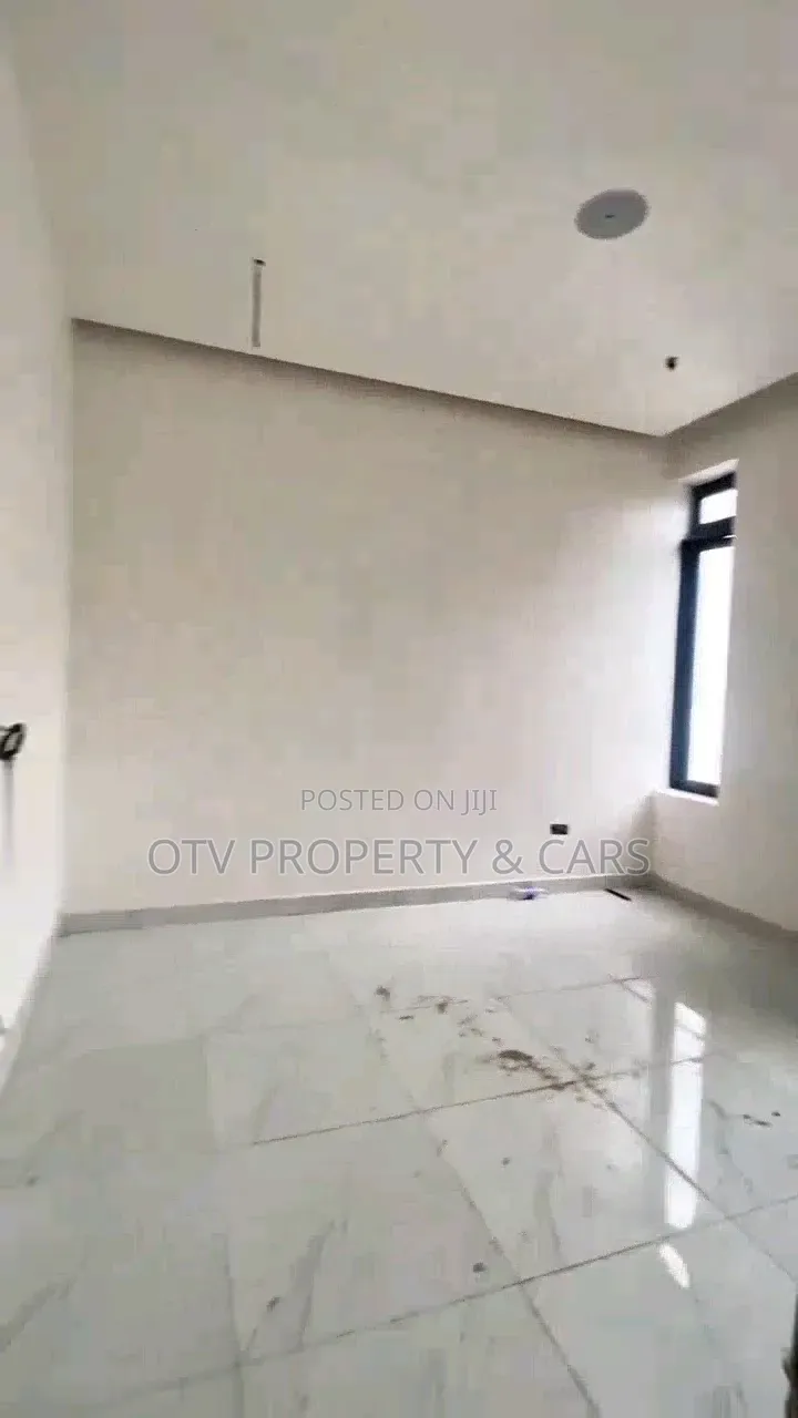 2bdrm Apartment in Lekki Phase 1 for sale