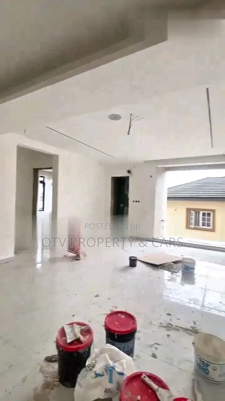 2bdrm Apartment in Lekki Phase 1 for sale