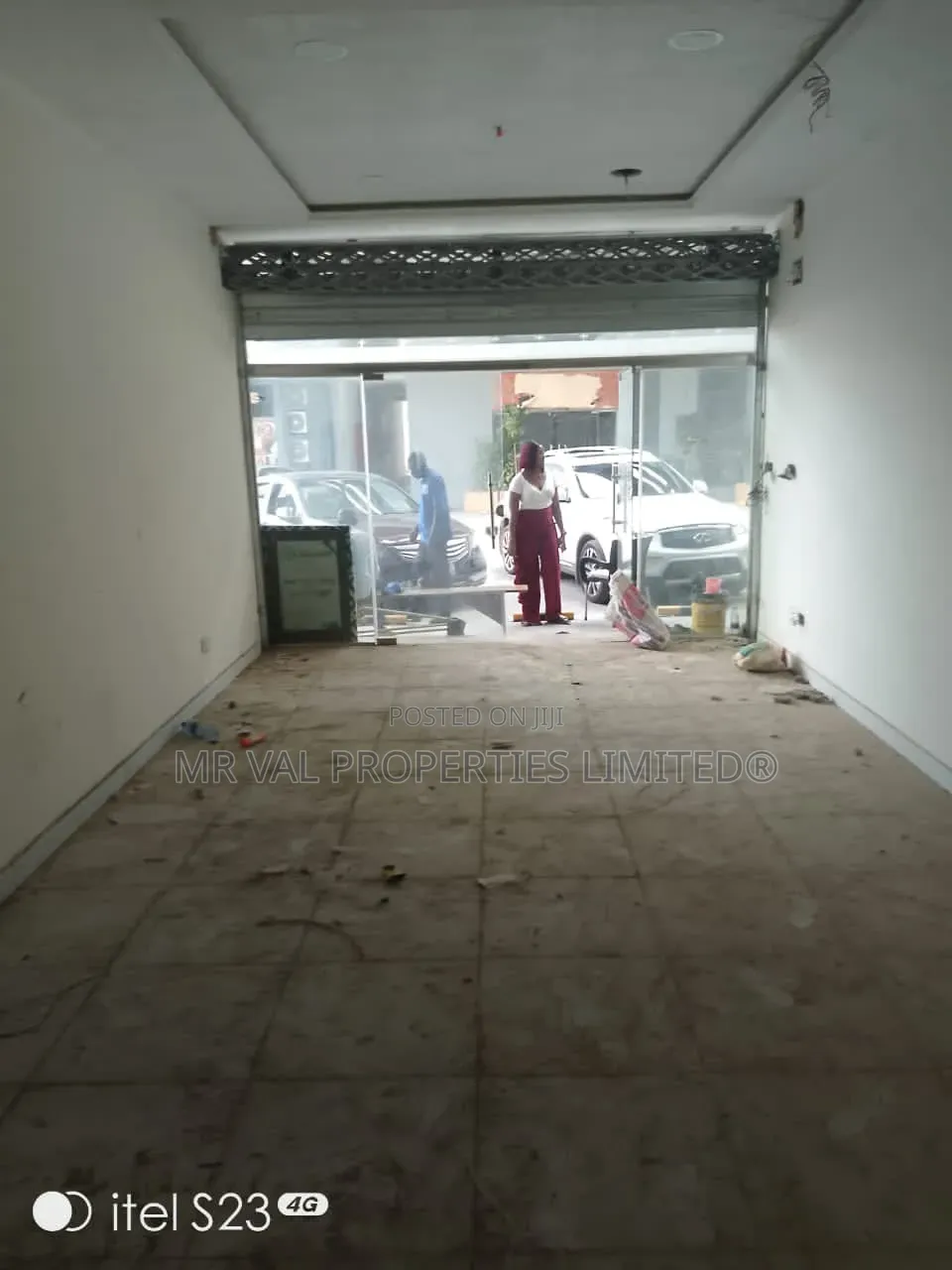 Specious Plaza Shop