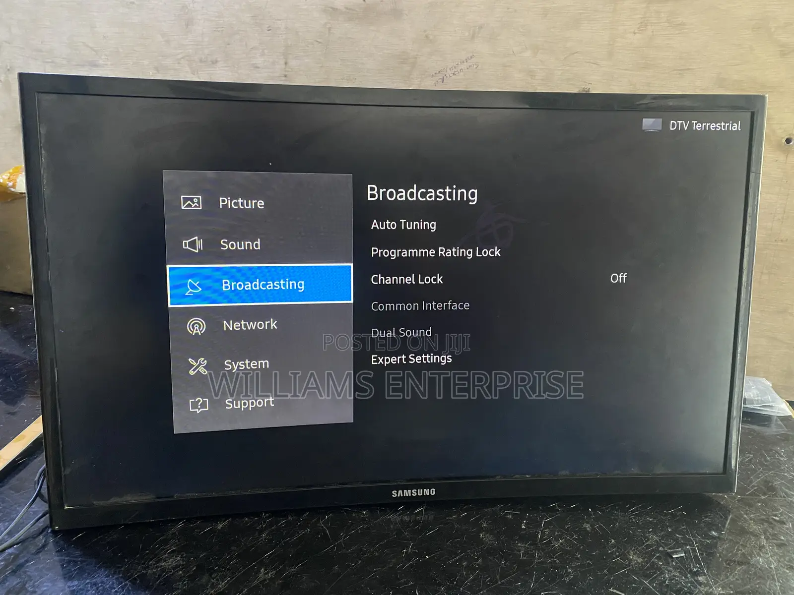 Samsung Curved Screen 24 Inches Full Smart Tv