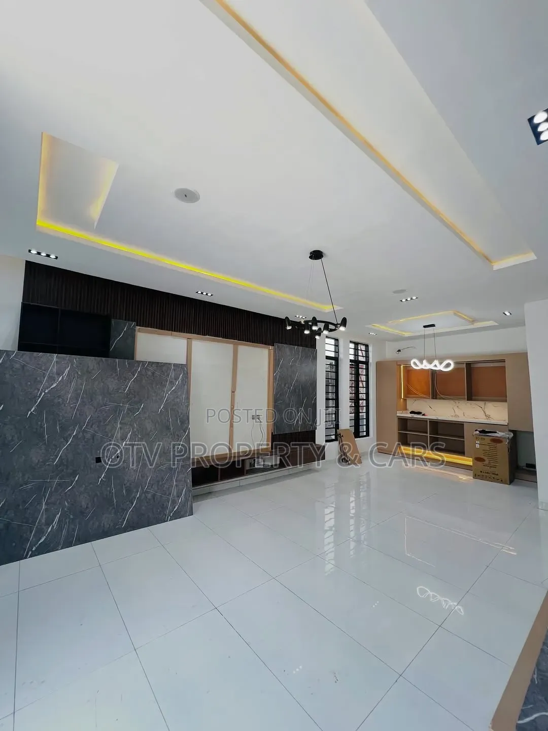 5bdrm Penthouse in Ikota for sale