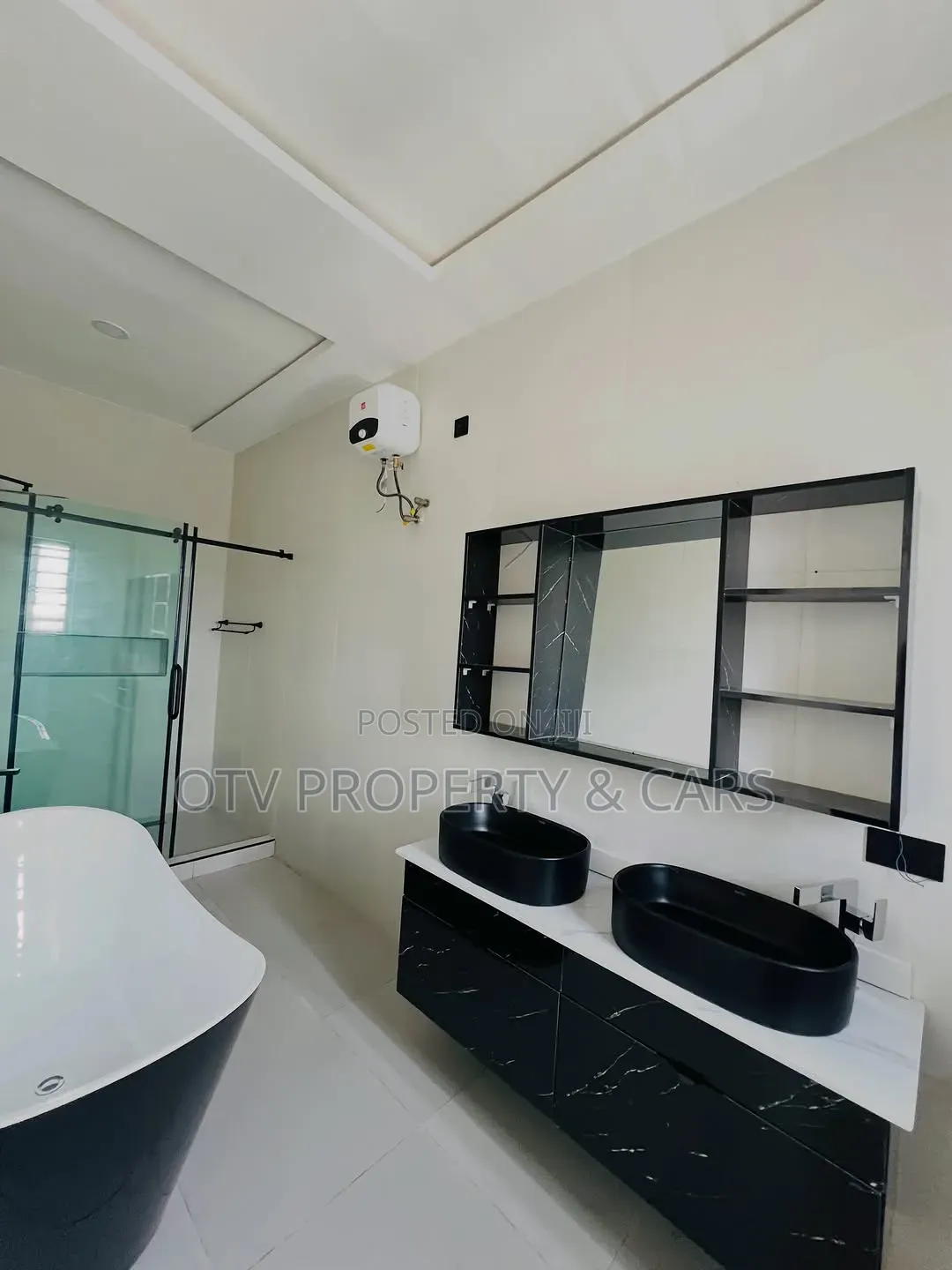 5bdrm Penthouse in Ikota for sale