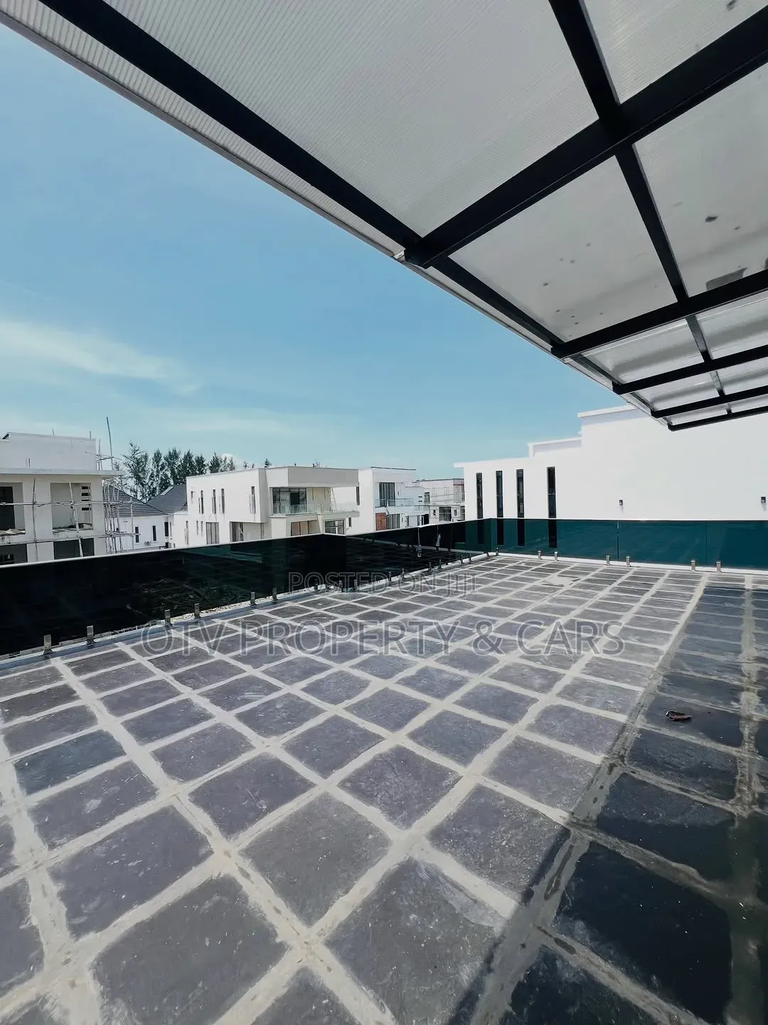 5bdrm Penthouse in Ikota for sale