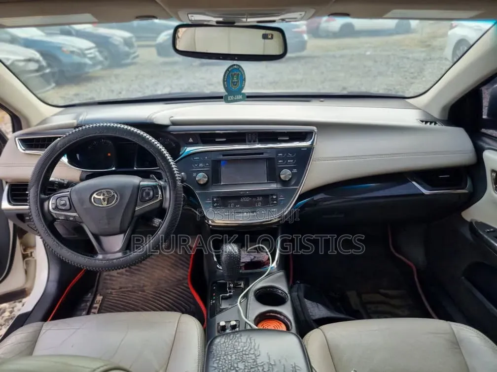 Toyota Avalon XLE (3.5L 6cyl 6A) 2018 White