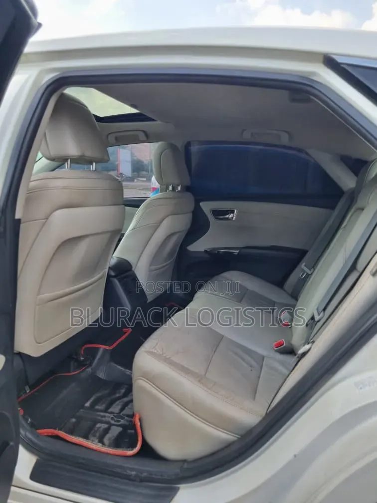 Toyota Avalon XLE (3.5L 6cyl 6A) 2018 White