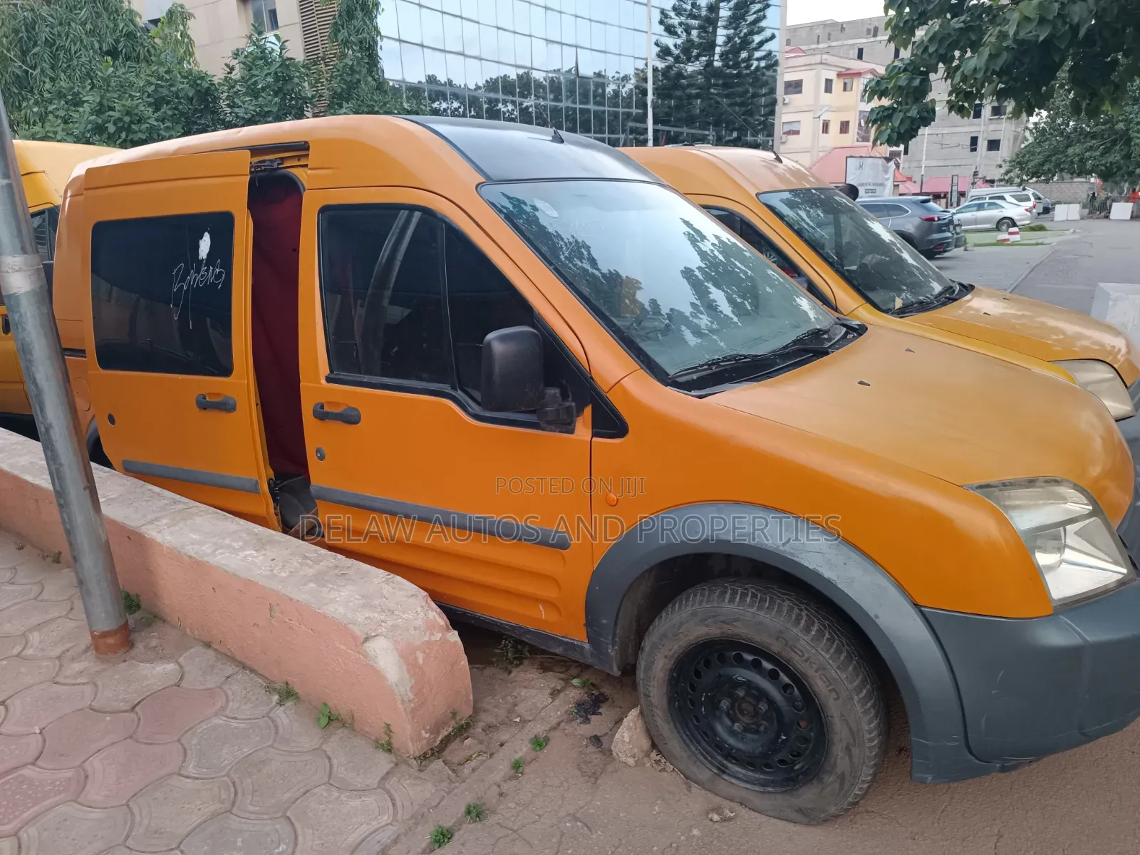 Ford Transit 2010 Yellow