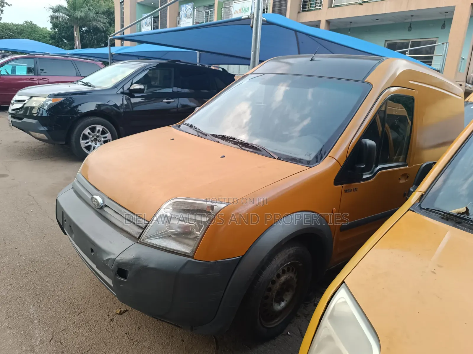Ford Transit 2010 Yellow