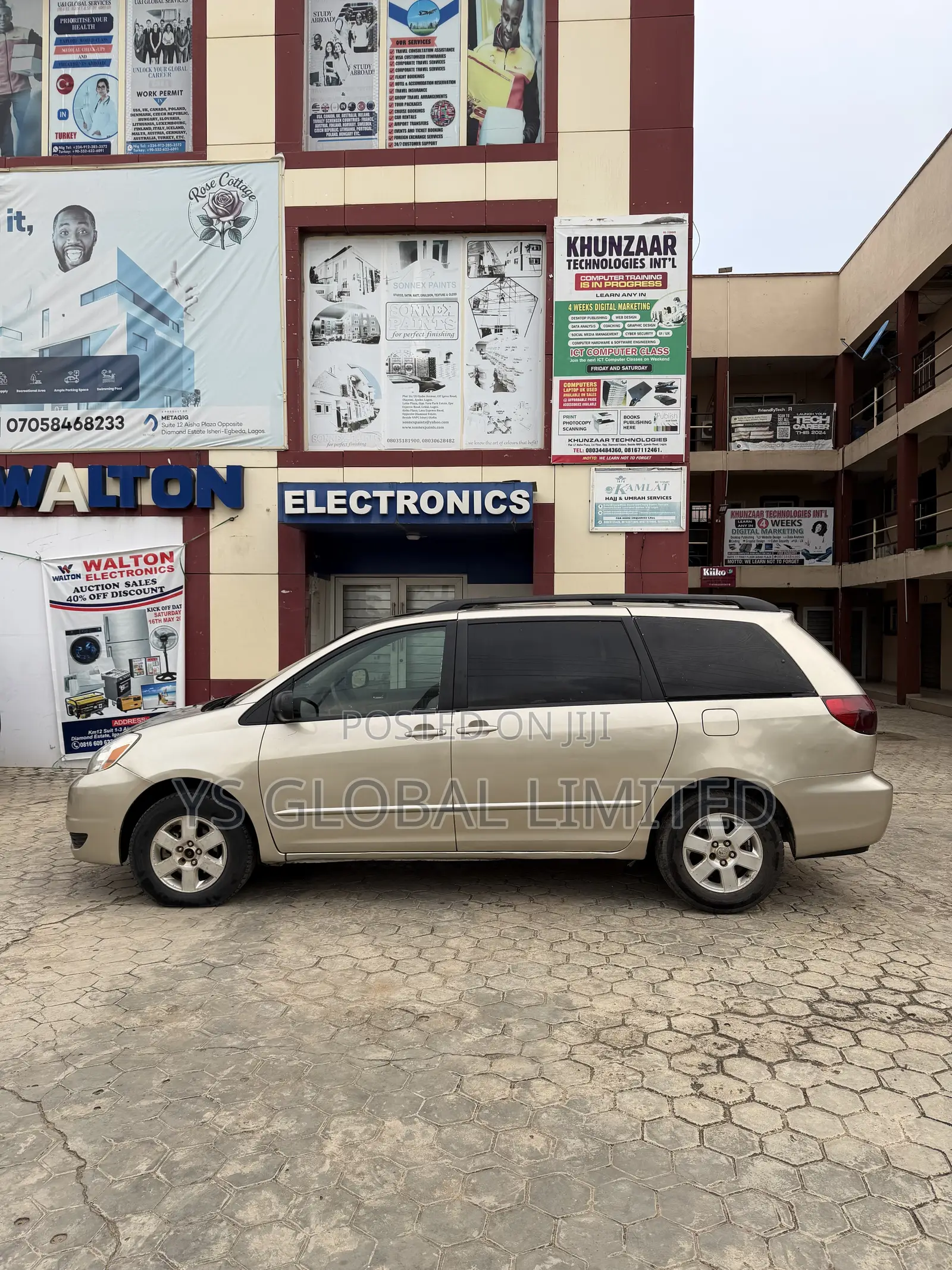 Toyota Sienna XLE 2005 Gold