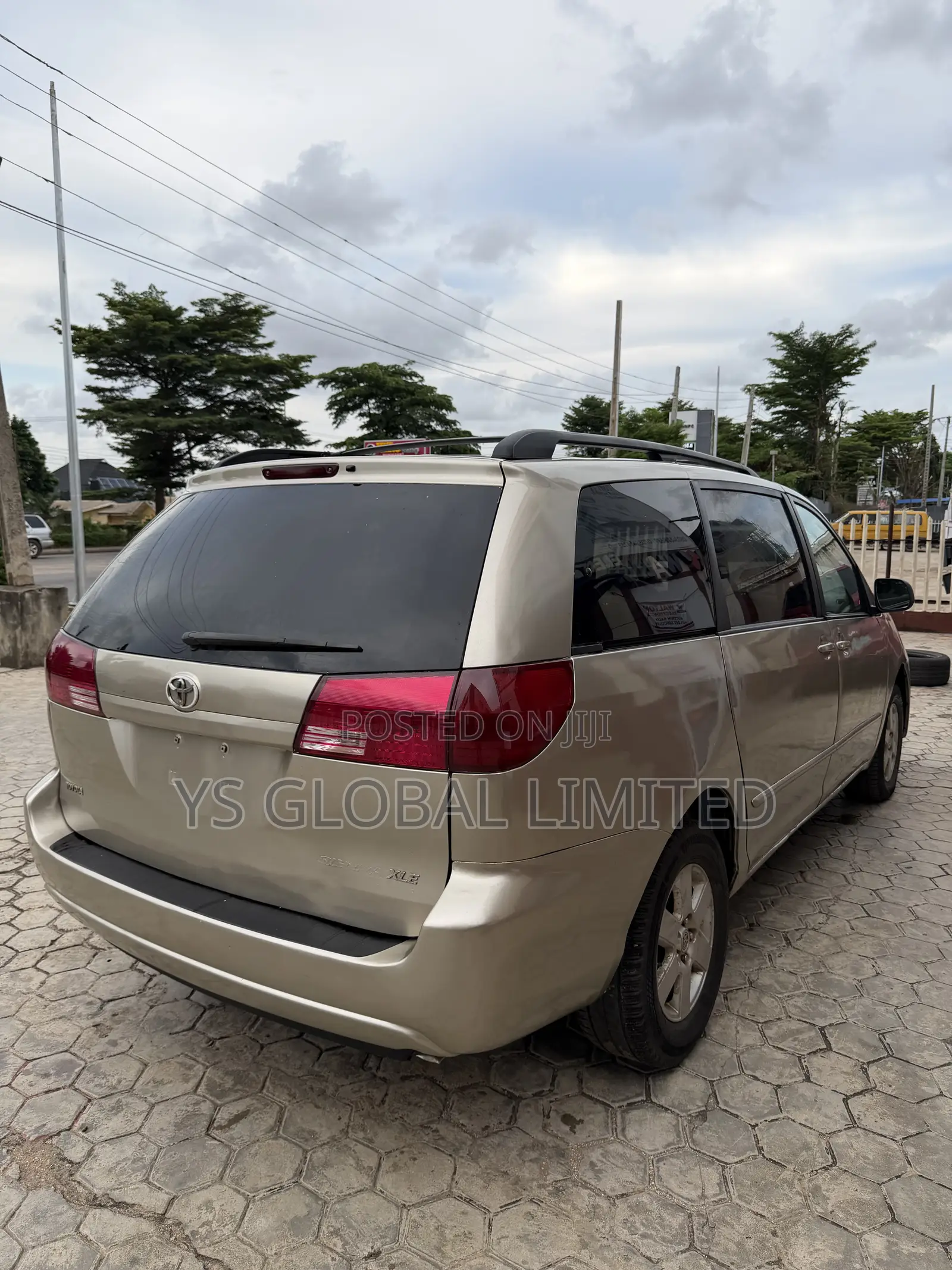 Toyota Sienna XLE 2005 Gold