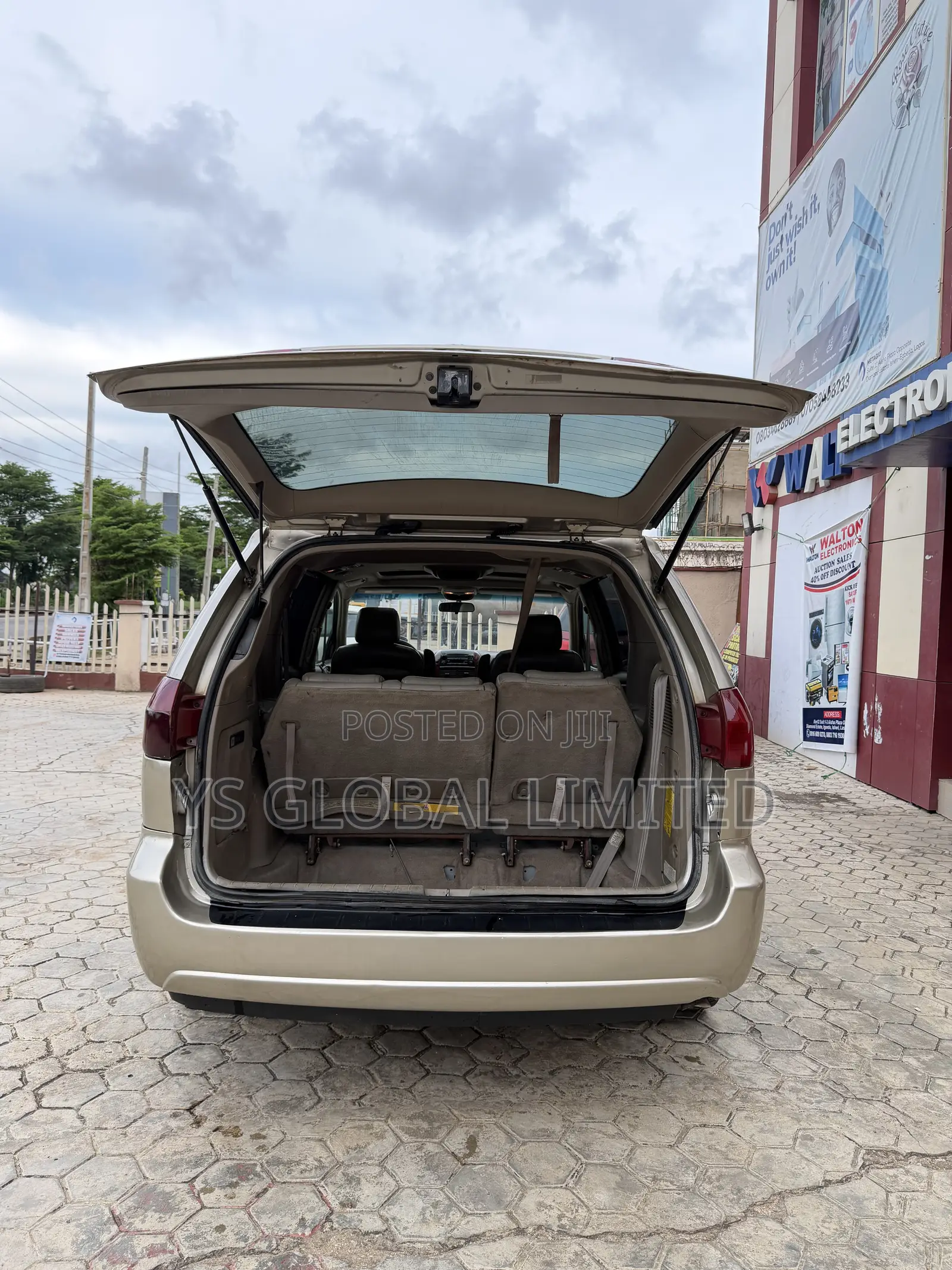 Toyota Sienna XLE 2005 Gold