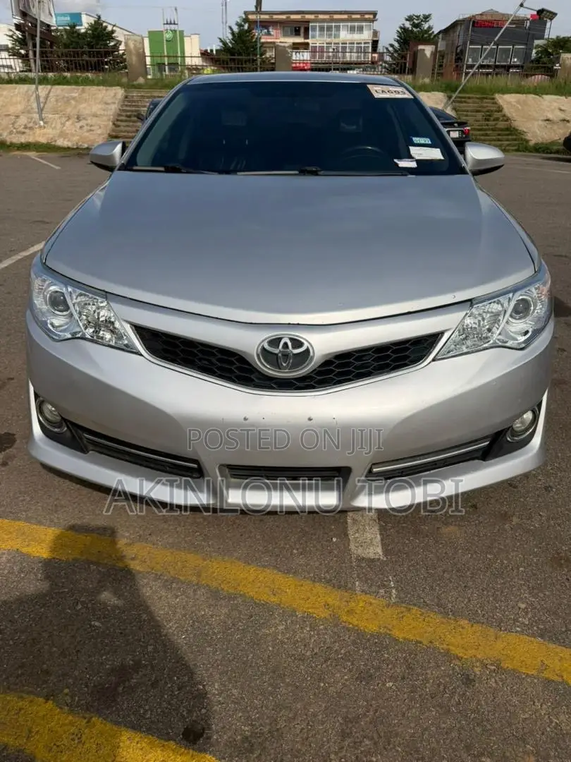 Toyota Camry SE 4dr Sedan (2.5L 4cyl 6A) 2013 Silver