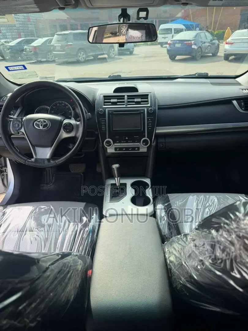 Toyota Camry SE 4dr Sedan (2.5L 4cyl 6A) 2013 Silver