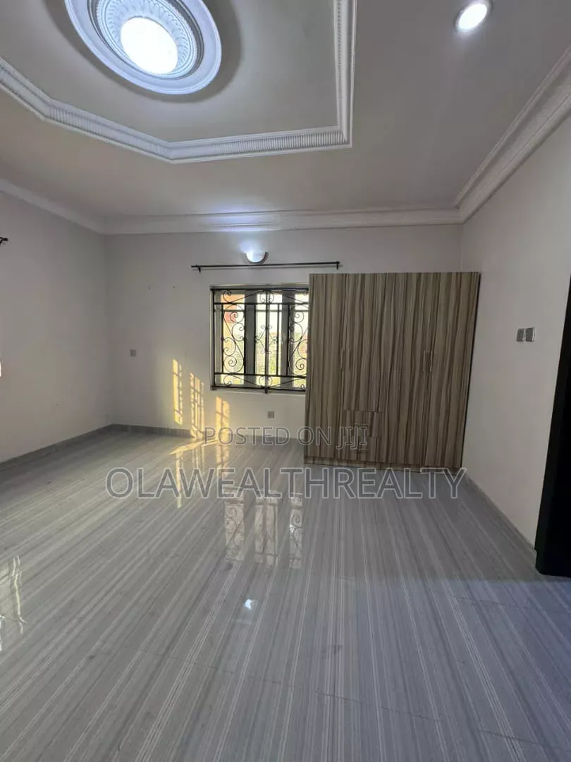 5bdrm Duplex in Kolapo Ishola Gra, Akobo for rent