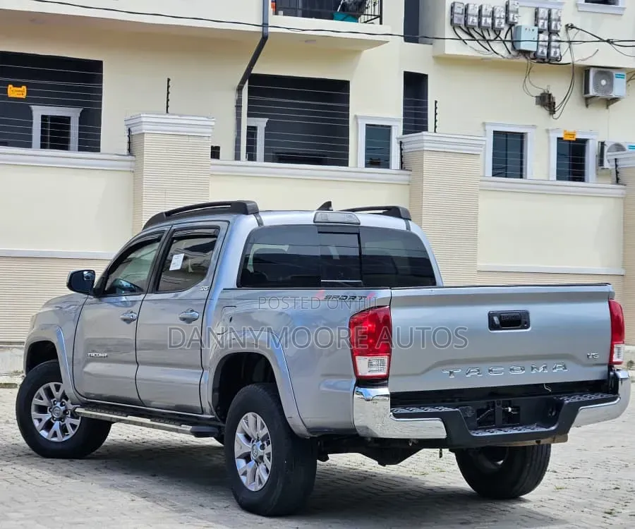 Toyota Tacoma SR 2018 Silver