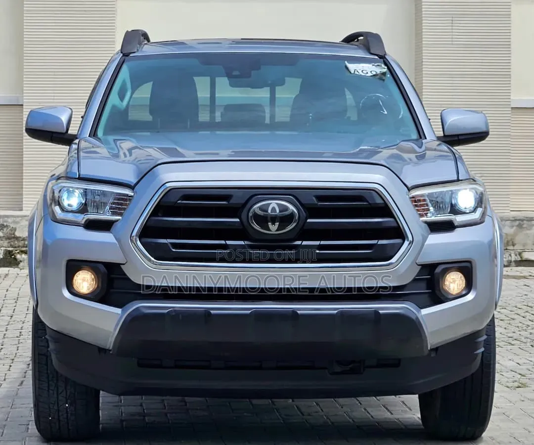 Toyota Tacoma SR 2018 Silver