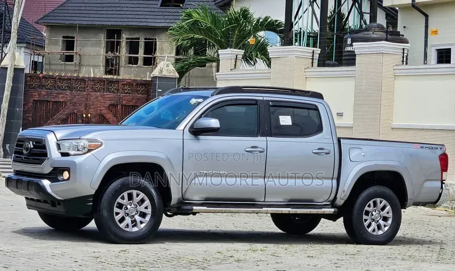 Toyota Tacoma SR 2018 Silver