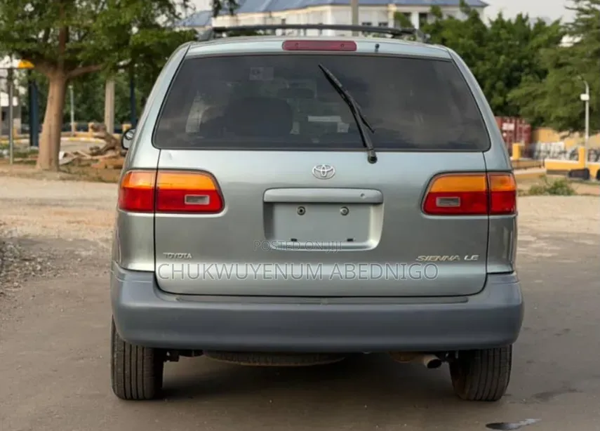 Toyota Sienna 2002 Green