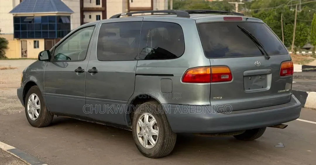 Toyota Sienna 2002 Green
