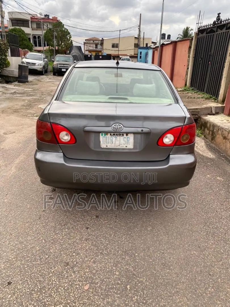 Toyota Corolla 2004 Gray