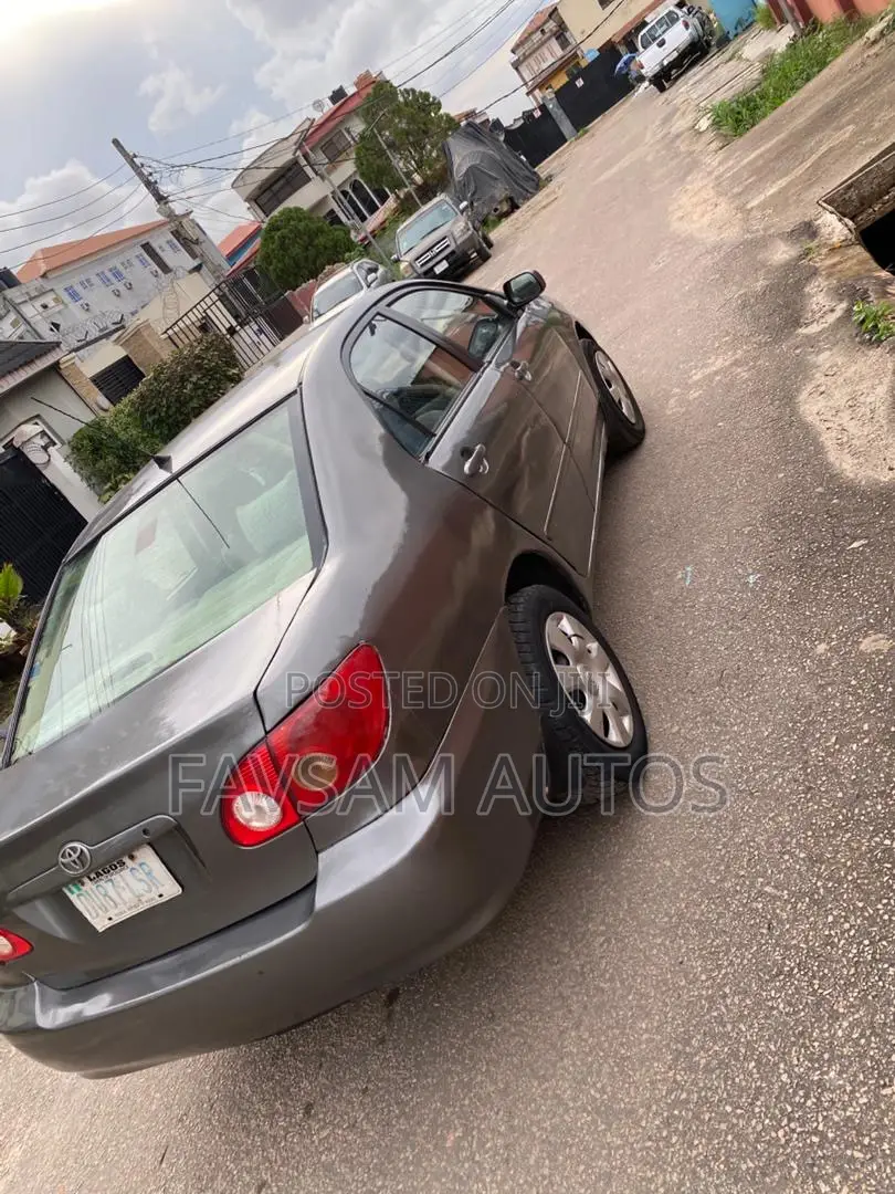 Toyota Corolla 2004 Gray