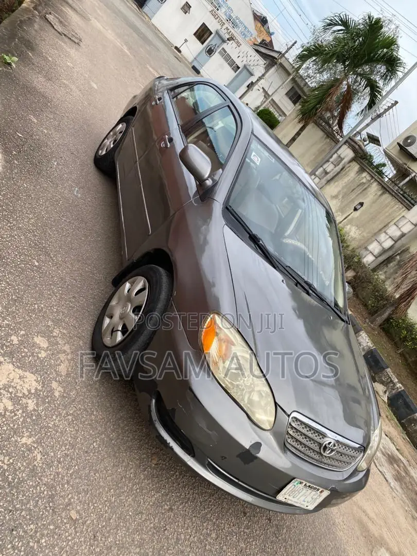 Toyota Corolla 2004 Gray