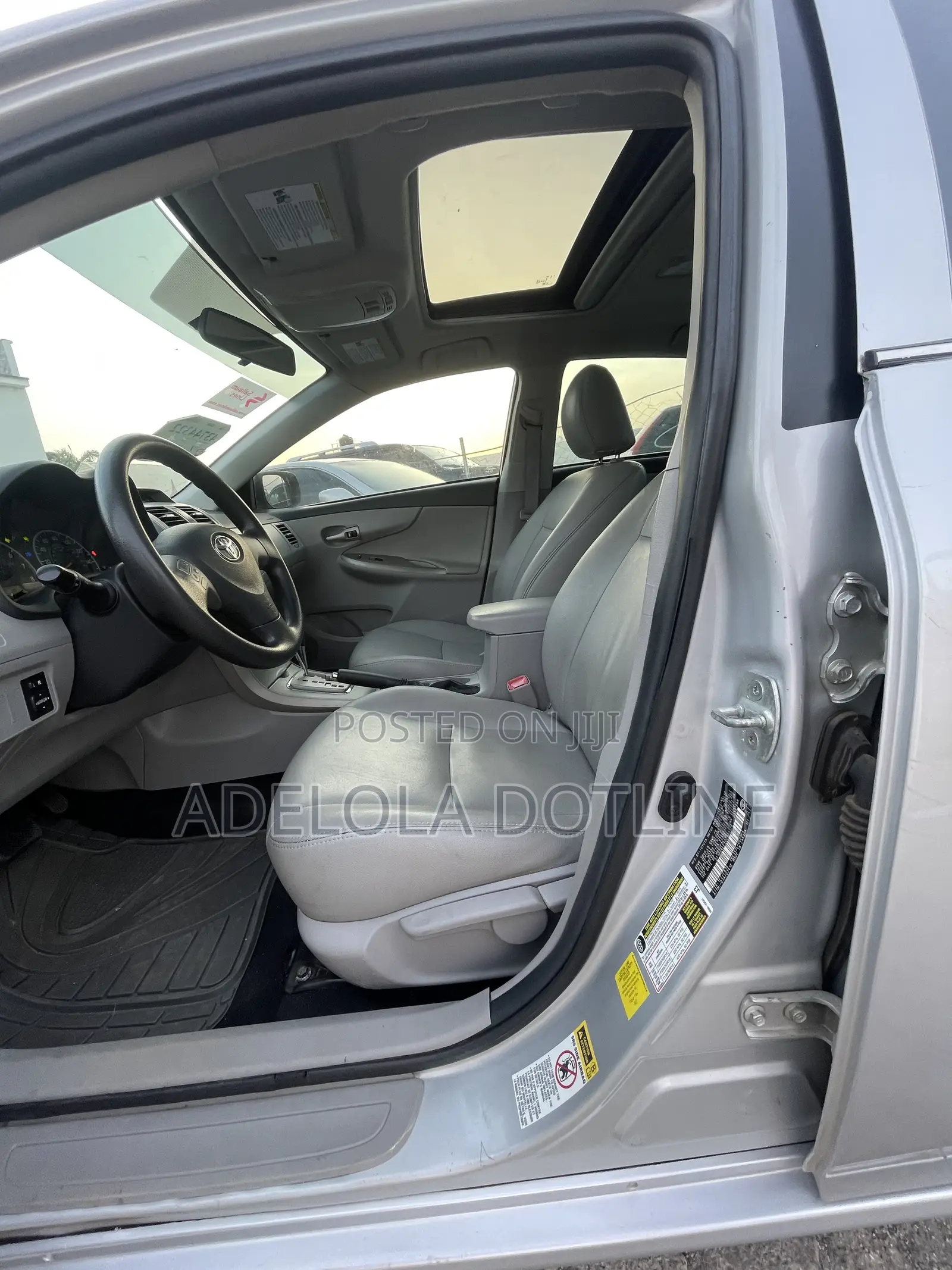 Toyota Corolla LE Special Edition 4dr Sedan (1.8L 4cyl 4A) 2013 Silver
