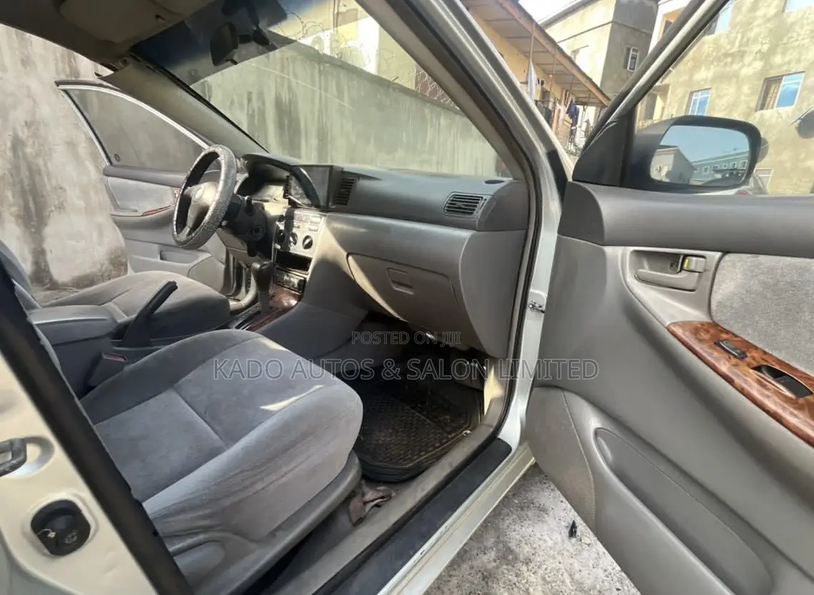 Toyota Corolla 2004 Silver