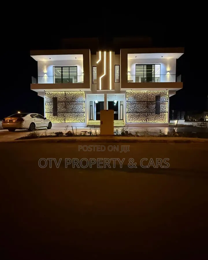 5bdrm Duplex in Creek Estate, Ikate for sale
