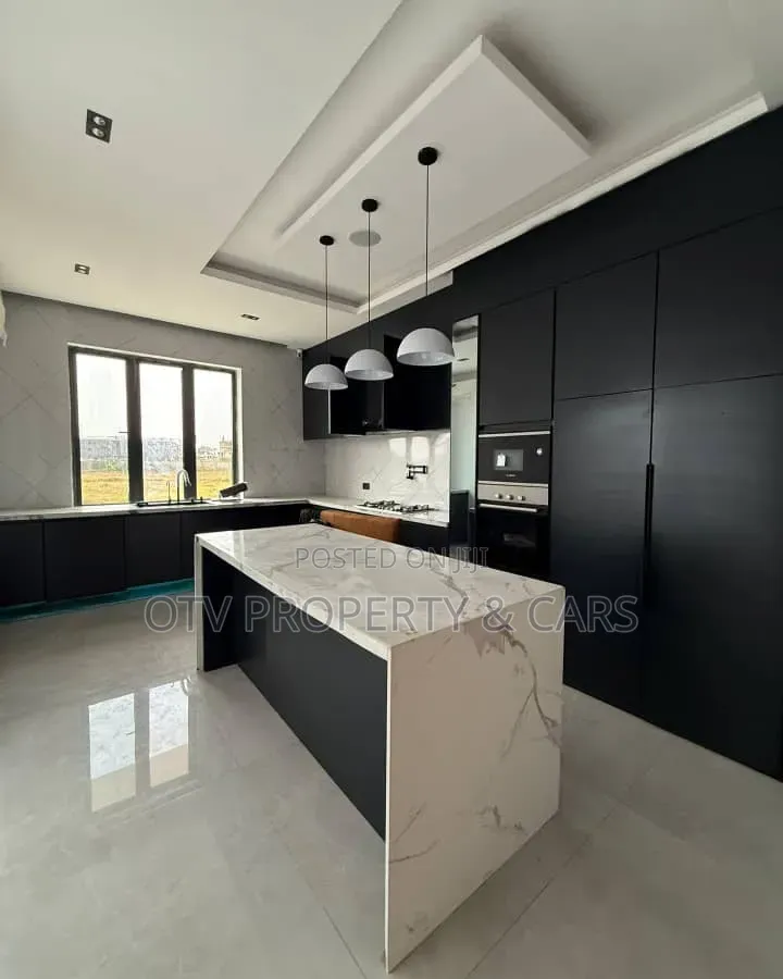 5bdrm Duplex in Creek Estate, Ikate for sale