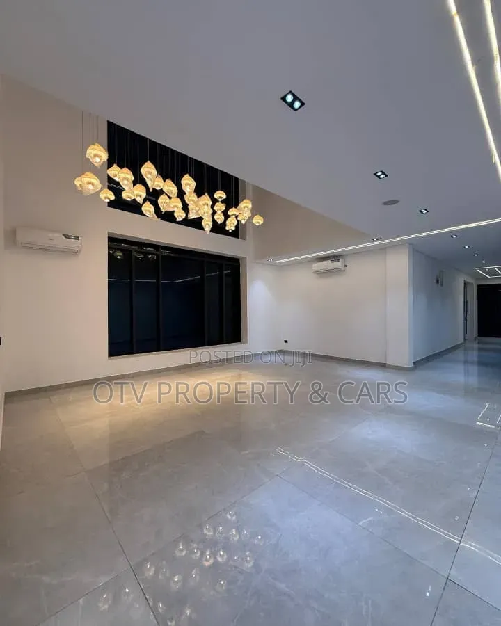 5bdrm Duplex in Creek Estate, Ikate for sale