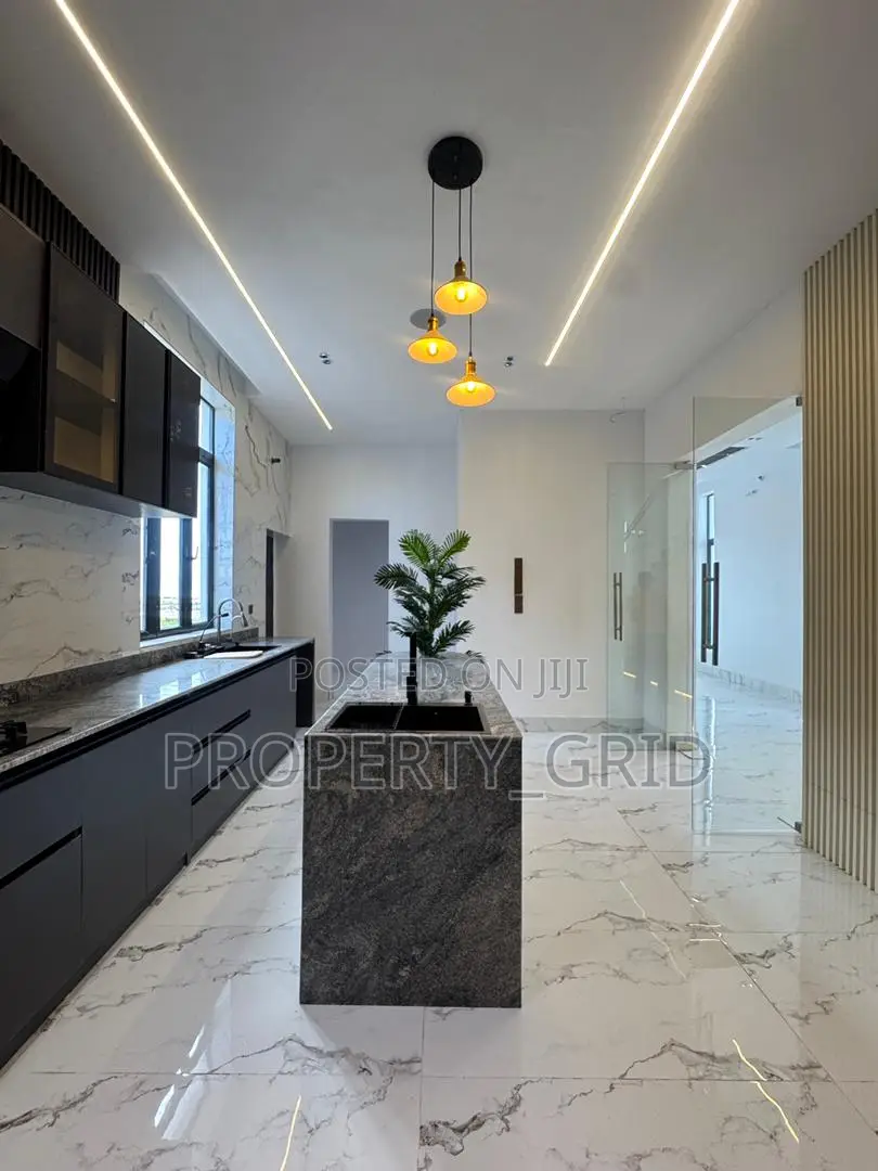 5bdrm Duplex in Ajah, Lagos for sale