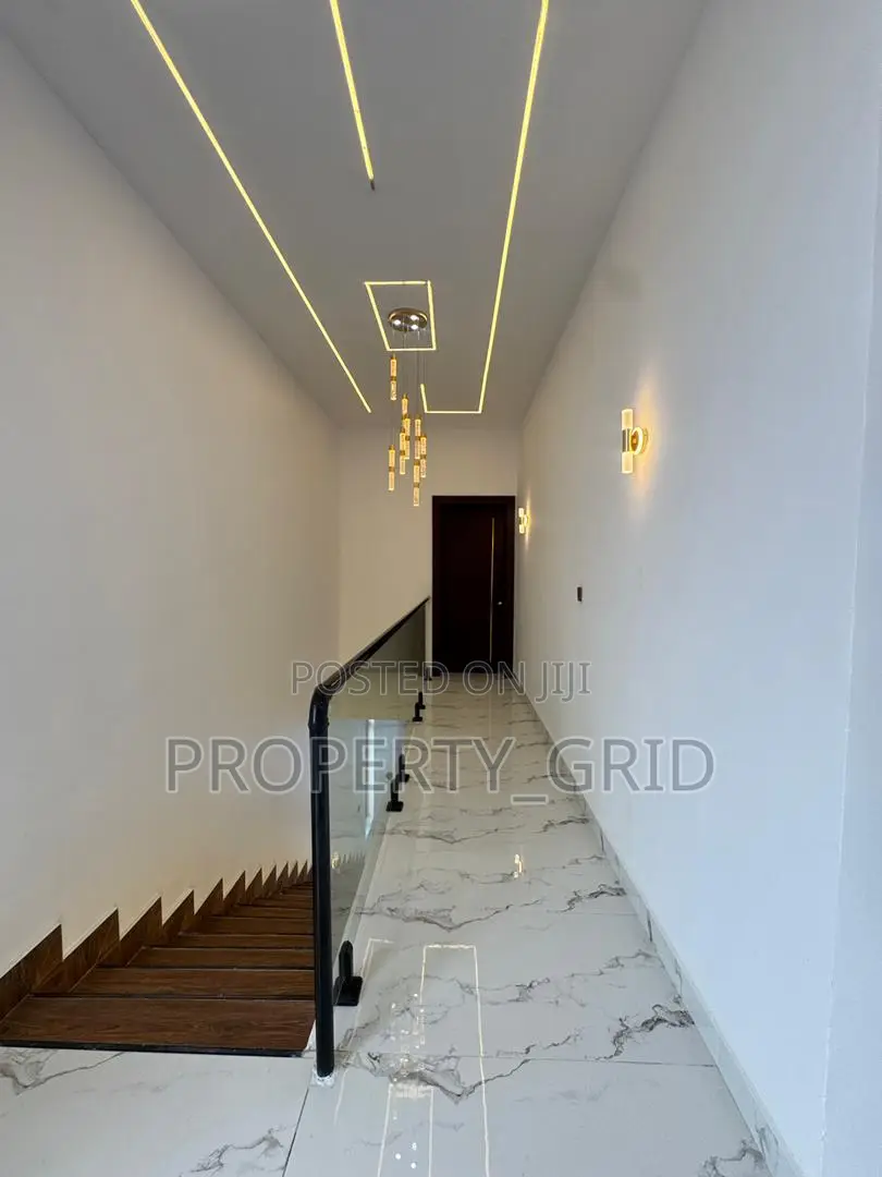 5bdrm Duplex in Ajah, Lagos for sale