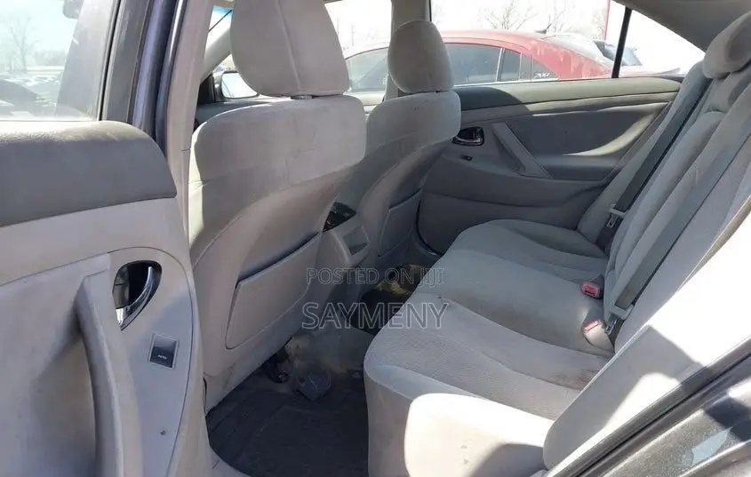 Toyota Camry LE 4dr Sedan (2.5L 4cyl 6A) 2011 Gray