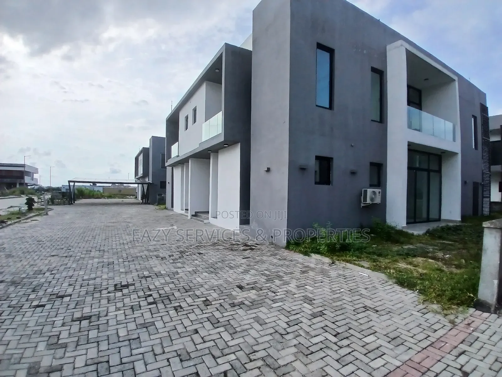5bdrm Duplex in Maiyegun Beach, Lekki Phase 1 for rent