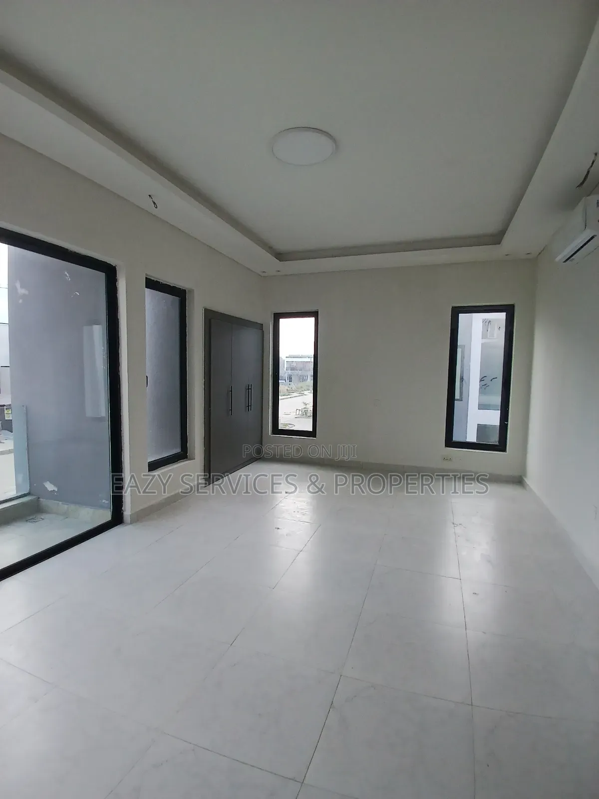 5bdrm Duplex in Maiyegun Beach, Lekki Phase 1 for rent